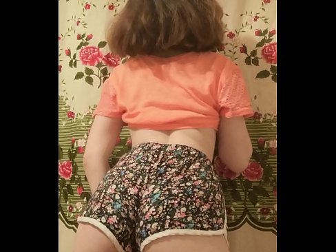 ❤️ Szexi fiatal csaj vetkőzteti le a rövidnadrágját a kamera előtt. ️ Pornó videó at hu.pornodil.ru